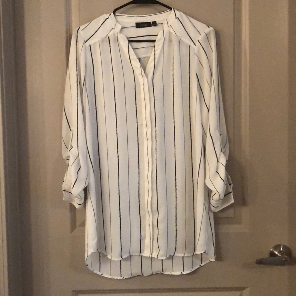 Apt. 9 Black & White Roll Tab Sleeve Tunic